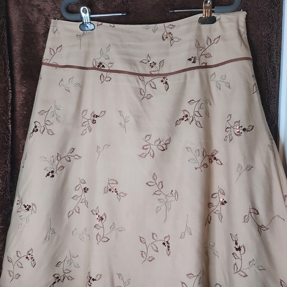 Dressbarn skirt - beige with brown piping,  zippered side - Picture 1 of 8